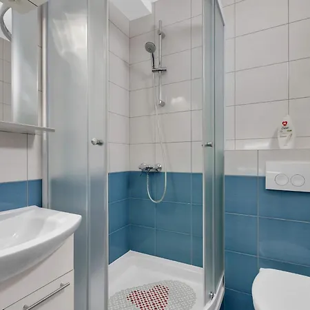 Pine Canopy And Apartment