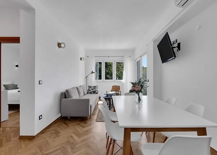 Pine Canopy And Apartment Brela