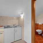 Pine Canopy Studios&apartments Apartamento *