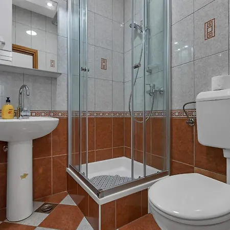 Pine Canopy And Lägenhet