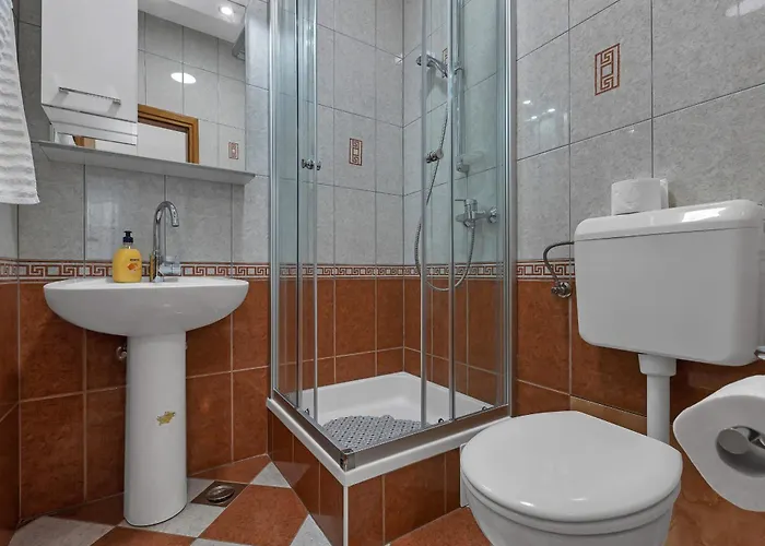 Pine Canopy And Lägenhet