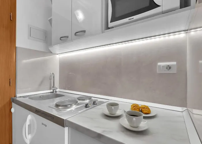 Pine Canopy And Lägenhet