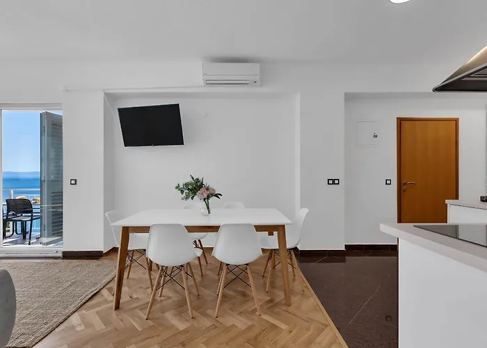 Pine Canopy And Brela