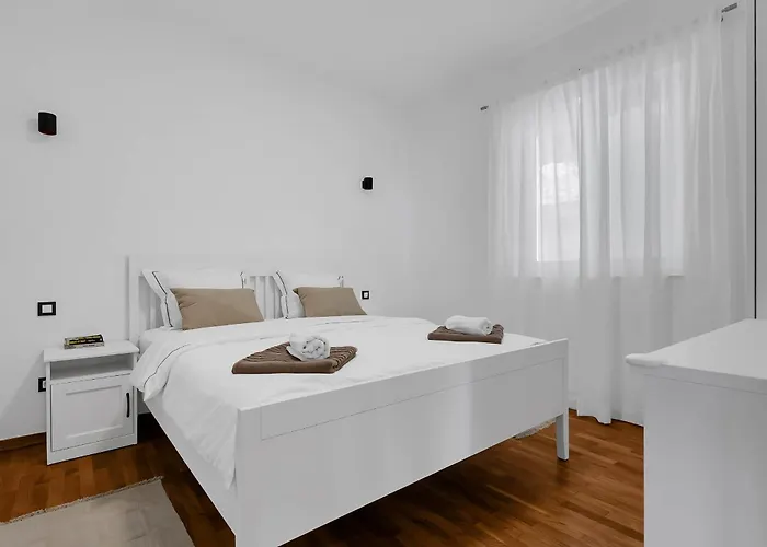 Lägenhet Pine Canopy And Brela