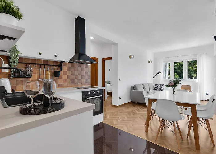 Lägenhet Pine Canopy And