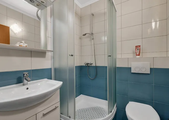 Pine Canopy And Lägenhet Brela